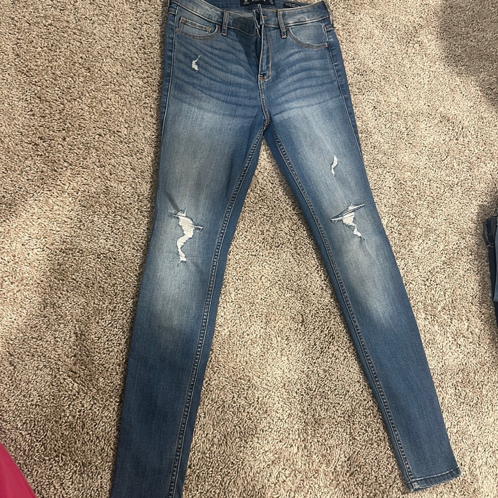 NWOT Hollister medium wash mid rise super skinny jeans Hollister classic stretch